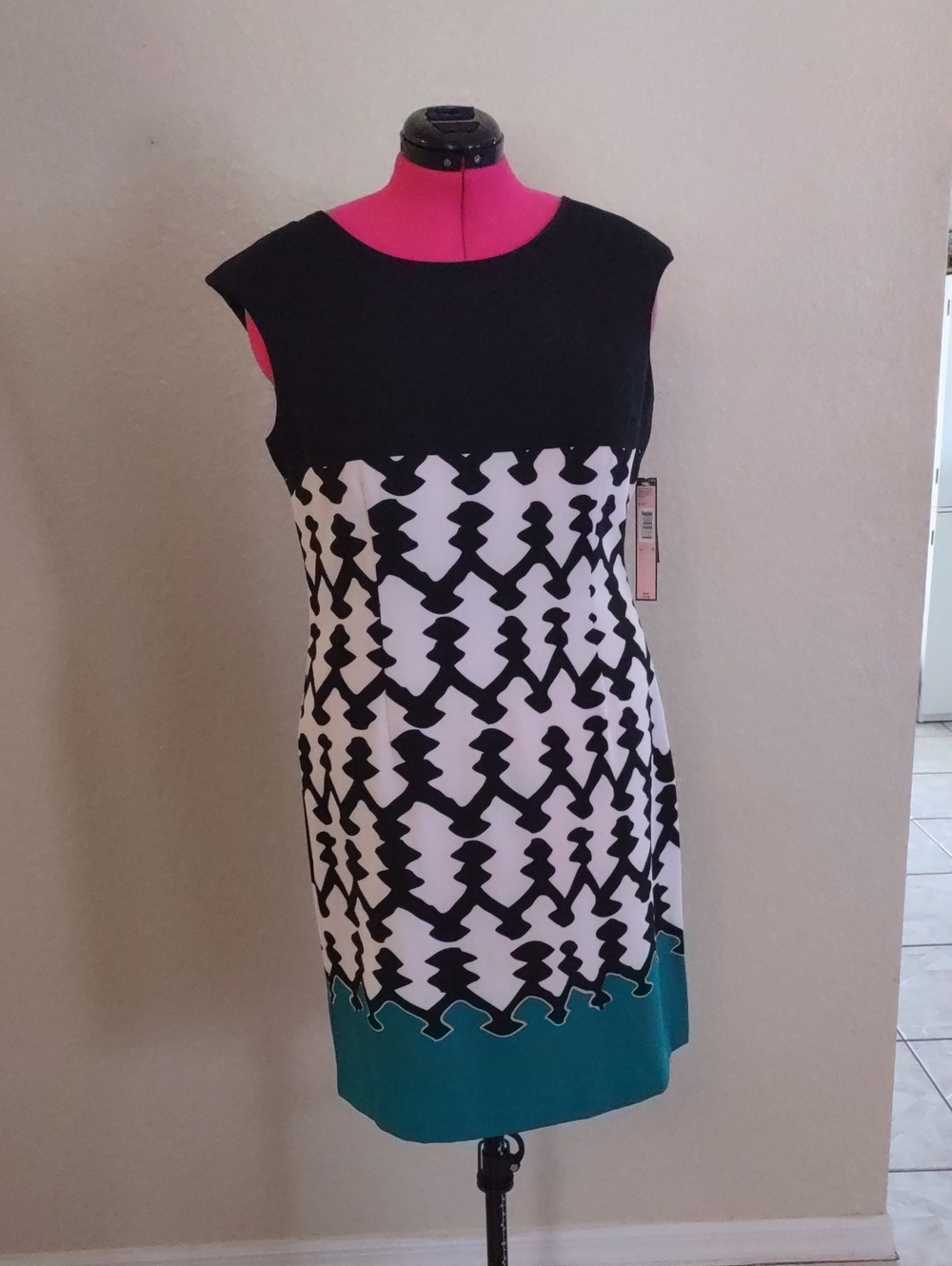 Voir Voir Black, White & Teal Geometric Sheath Dress